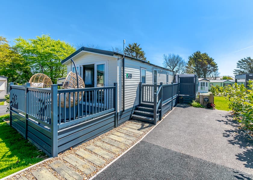 Hideaway Retreat Hot tub Pet Friendly with Decking - Trelay Hideaway Holiday Park, Pelynt, near Looe and Polperro