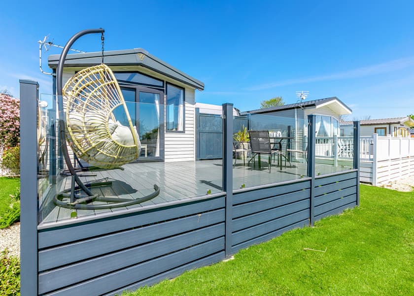 Hideaway Luxury with Decking Hot Tub - Trelay Hideaway Holiday Park, Pelynt, near Looe and Polperro