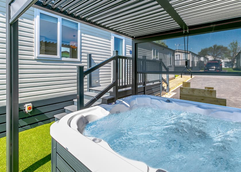 Hideaway Luxury 3 Bed Hot Tub – Fountain View - Trelay Hideaway Holiday Park, Pelynt, near Looe and Polperro