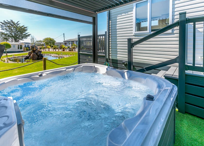 Hideaway Luxury 3 Bed Hot Tub – Fountain View - Trelay Hideaway Holiday Park, Pelynt, near Looe and Polperro