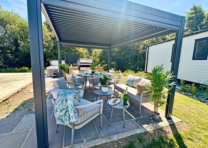 Hideaway Club 2 bed – Alfresco Grill & Chill - Trelay Hideaway Holiday Park, Pelynt, near Looe and Polperro