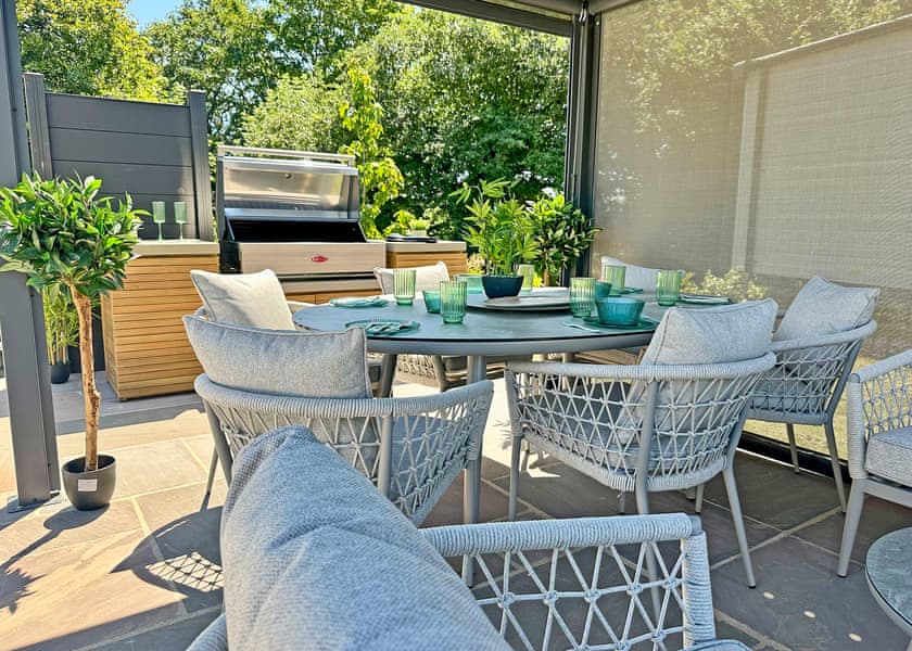 Hideaway Club 2 bed – Alfresco Grill & Chill - Trelay Hideaway Holiday Park, Pelynt, near Looe and Polperro