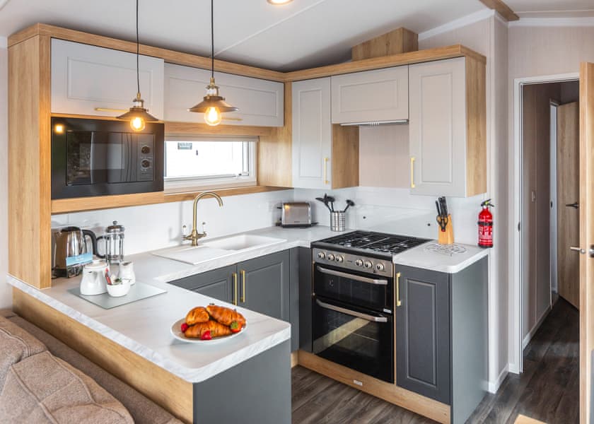 Diamond Deluxe Pet - Trevornick Holiday Park, Holywell Bay