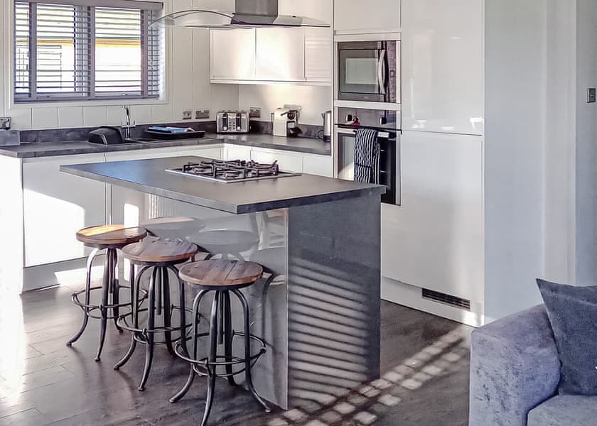 Elite Spa Lodge 3 - Cherry Bird Lodge Escape, Newbury