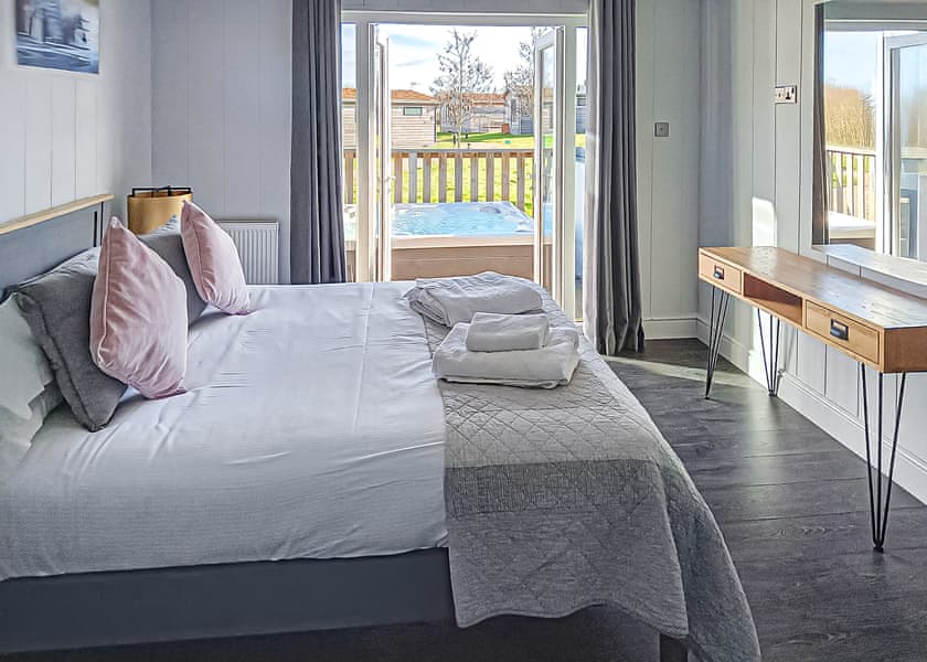 Elite Spa Lodge 3 - Cherry Bird Lodge Escape, Newbury