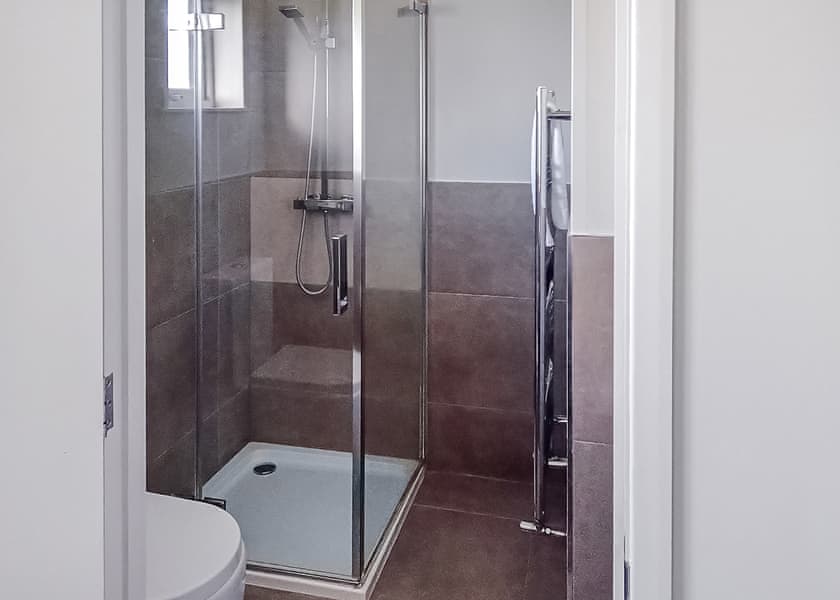 Elite Spa Lodge 3 - Cherry Bird Lodge Escape, Newbury