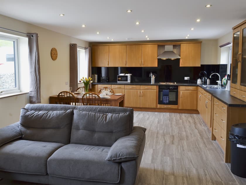 Modern open plan design providing comfort and functionality | Booth Farm Cottage - Booth Farm, Buxton