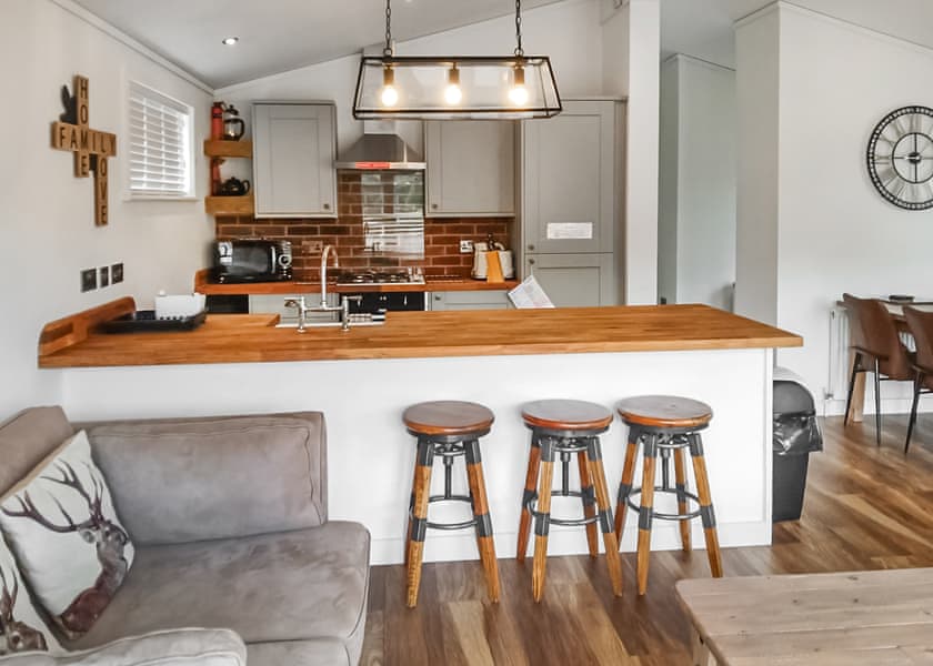 Caledonia Lodge VIP - Loch Ness Highland Resort, Fort Augustus