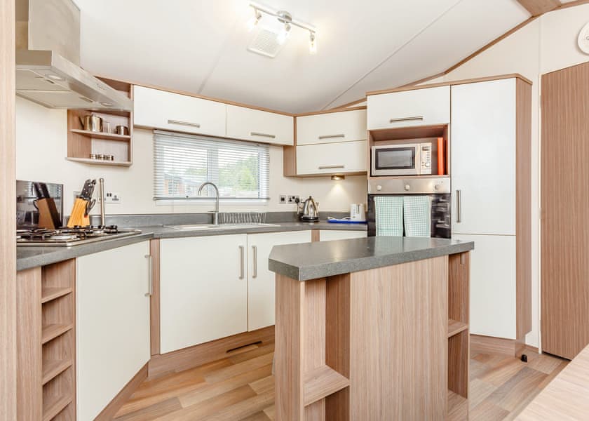 Highlander Holiday Home VIP - Loch Ness Lodge Retreat, Fort Augustus