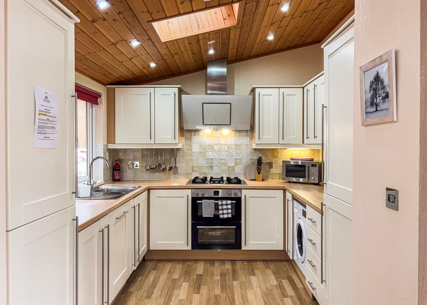 Moorings Centre Lodge VIP - Loch Ness Highland Lodges, Invermoriston