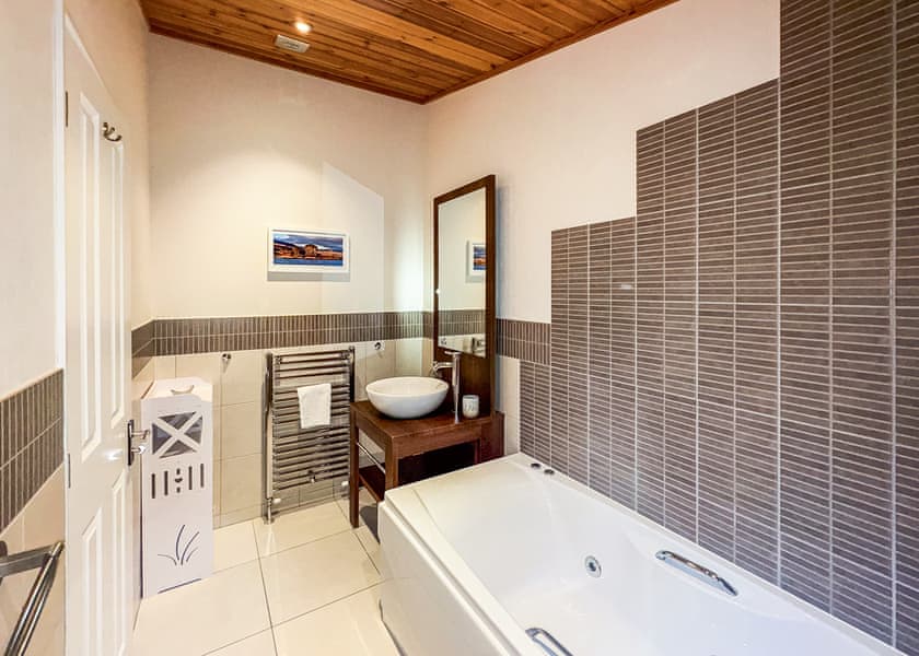 Moorings Centre Lodge VIP - Loch Ness Highland Lodges, Invermoriston