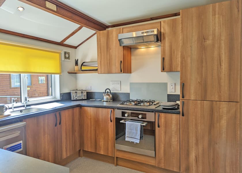 Retreat 5 - Waveney River Centre, Burgh St Peter, Beccles