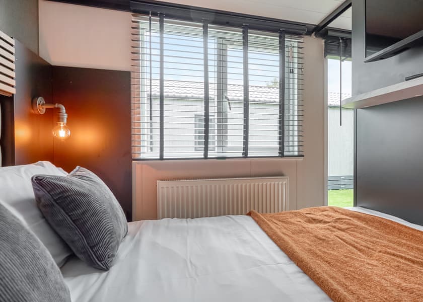 Glamping Pods with hot tubs - Waxham Sands Holiday Park, Great Yarmouth