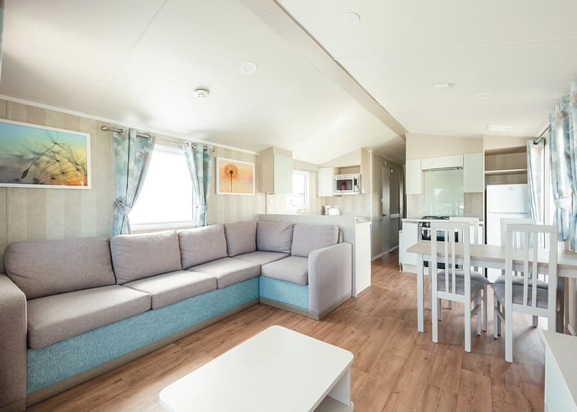 Weymouth Bay Silver Pet 3 in Preston | Hoseasons