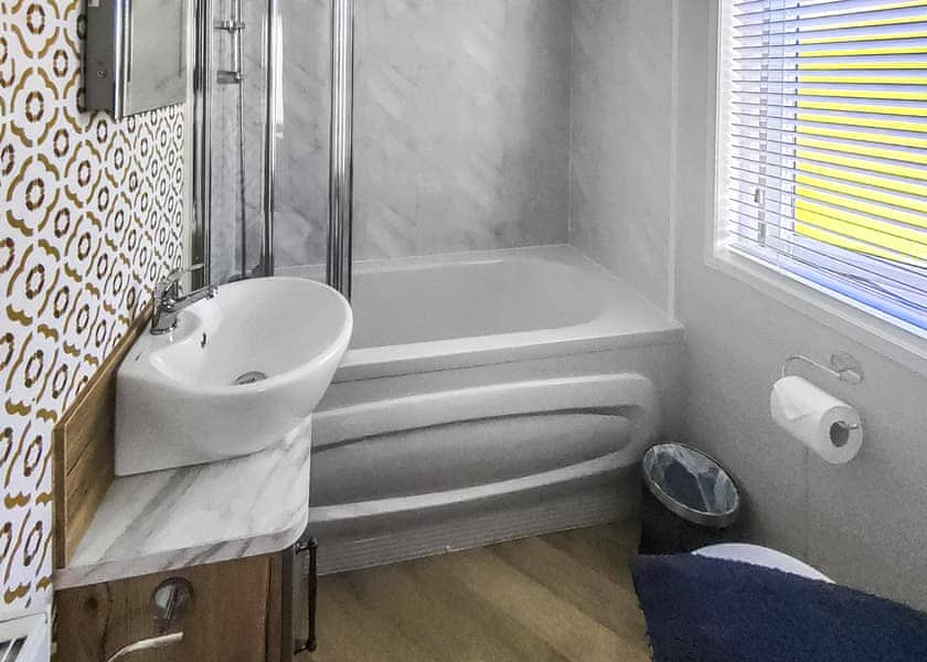 Debonair Lodge - Westlands Country Park, Annan