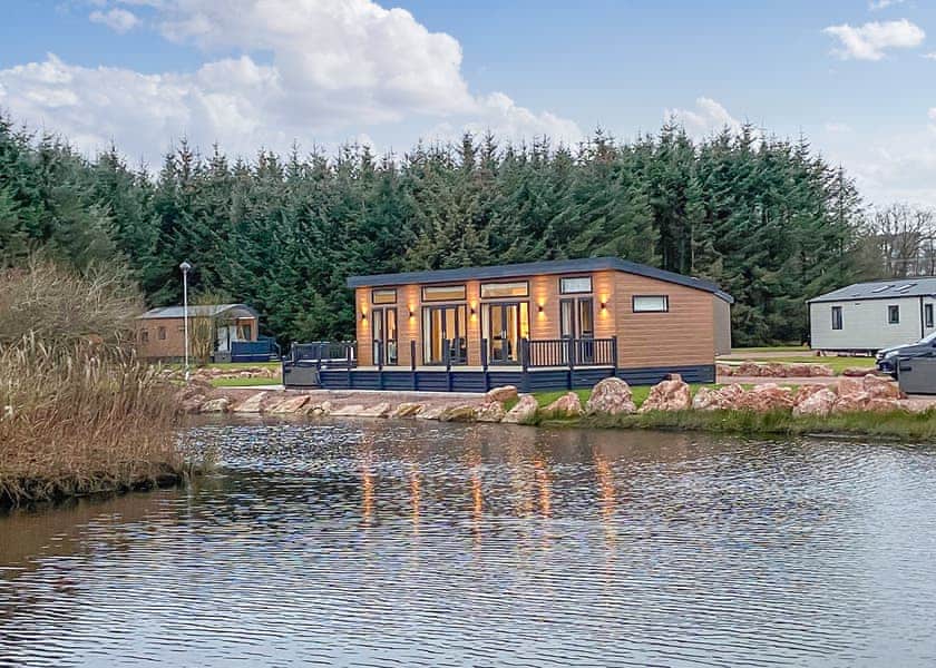 The Westlands Lodge - Westlands Country Park, Annan