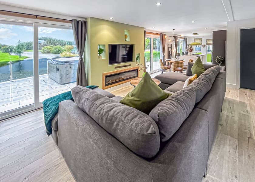 Quantum Lodge - Westlands Country Park, Annan