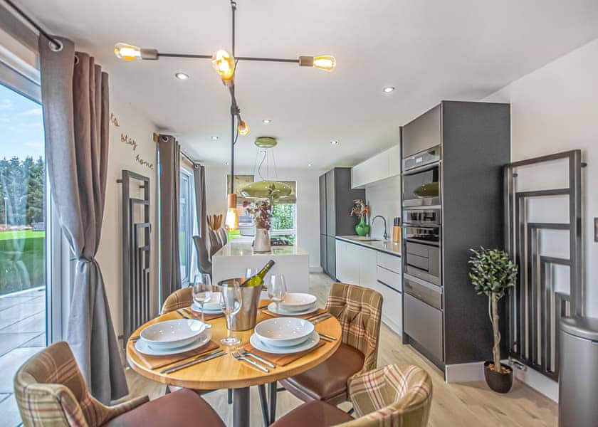 Quantum Lodge - Westlands Country Park, Annan