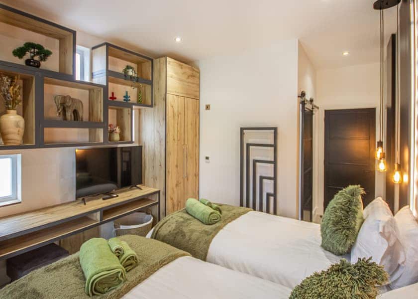 Quantum Lodge - Westlands Country Park, Annan