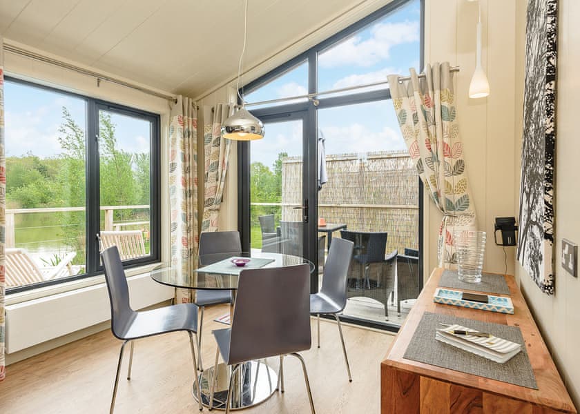 Kingfisher Lodge - Weybread Lakes Lodges, Weybread, Diss