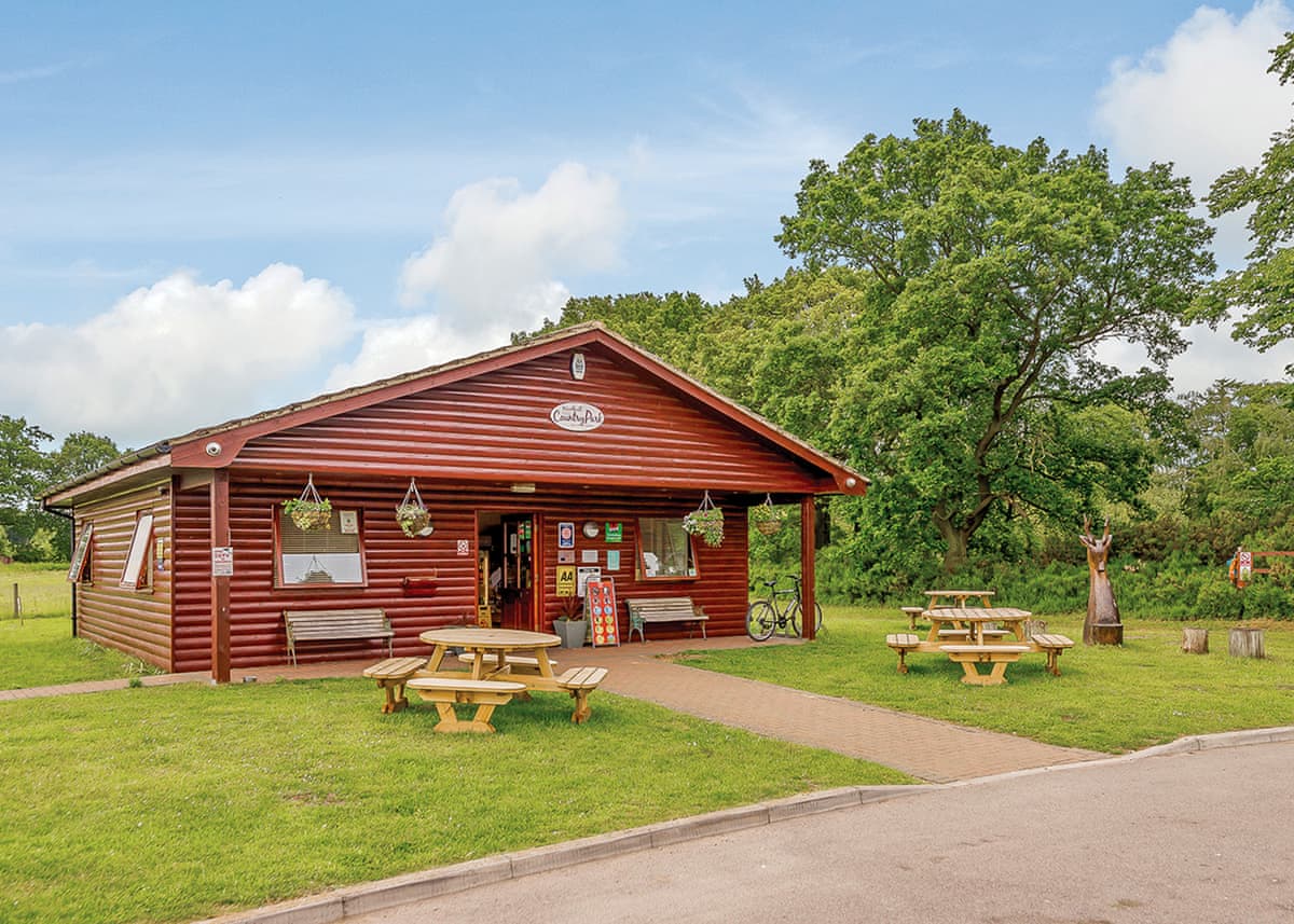 Woodhall Country Park Lodges - Holiday lodge in Central England - Image 4