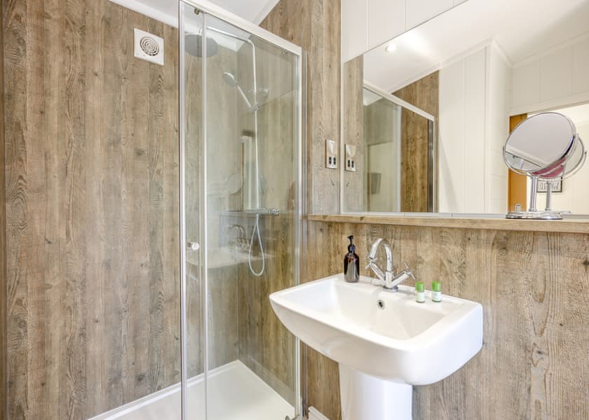 Lakeview Premier Pet Friendly - Woodhall Country Park Lodges, Woodhall Spa