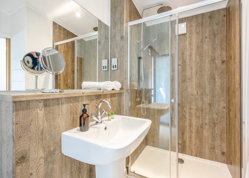 Lakeview Premier Pet Friendly - Woodhall Country Park Lodges, Woodhall Spa