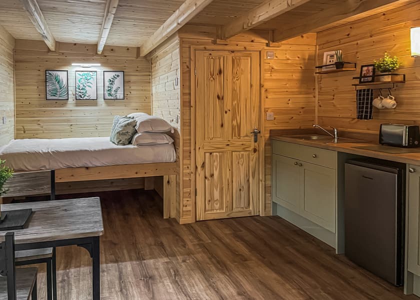 Oakwood Cabin Pet Friendly - Woodhall Country Park Lodges, Woodhall Spa
