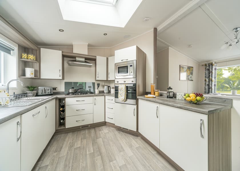 Pondview Retreat Lodge - Whitecairn Holiday Park, Glenluce, Newton Stewart