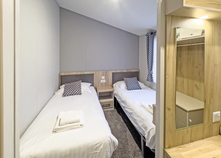 Pondview Retreat Lodge - Whitecairn Holiday Park, Glenluce, Newton Stewart