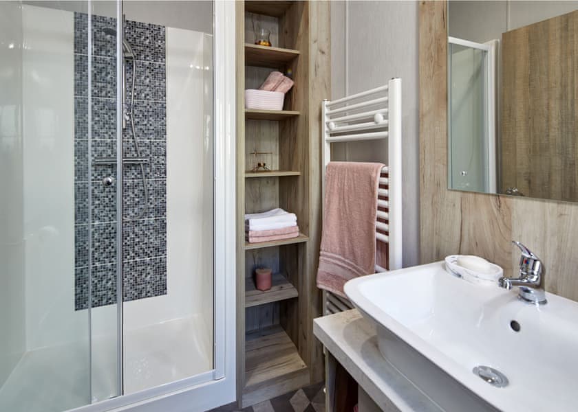 Pondview Retreat Lodge - Whitecairn Holiday Park, Glenluce, Newton Stewart