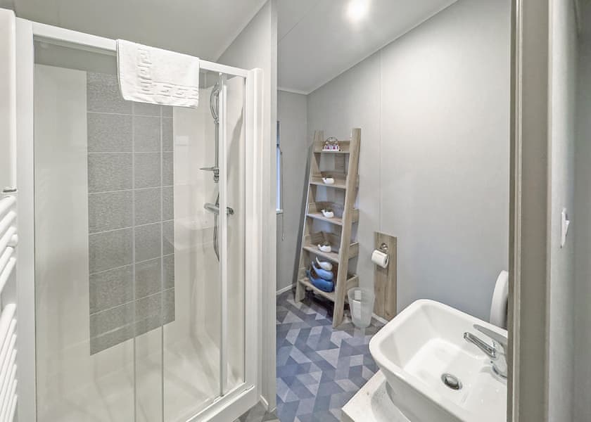 Pondview Retreat Lodge - Whitecairn Holiday Park, Glenluce, Newton Stewart