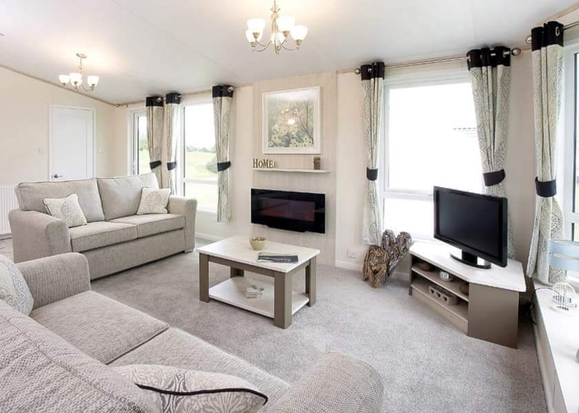 8 Berth Luxury Lodge with Hot Tub (Pet) - Whitecliff Bay Holiday Park, Bembridge