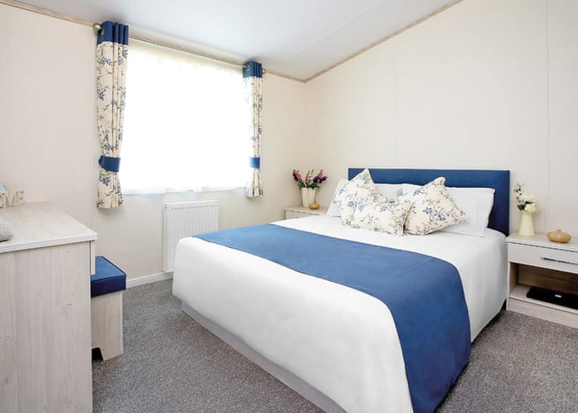 8 Berth Luxury Lodge with Hot Tub (Pet) - Whitecliff Bay Holiday Park, Bembridge