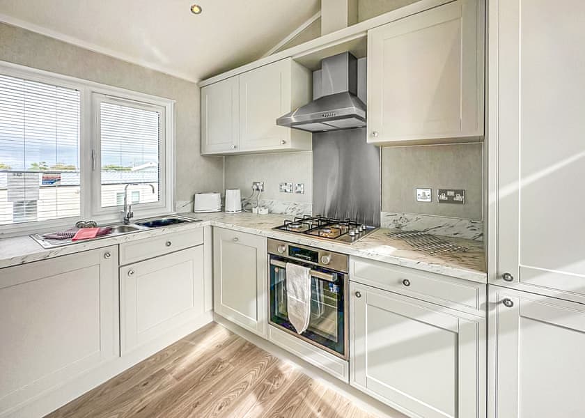 Smugglers Lodge - Wide Horizons Holiday Park, Ceredigion