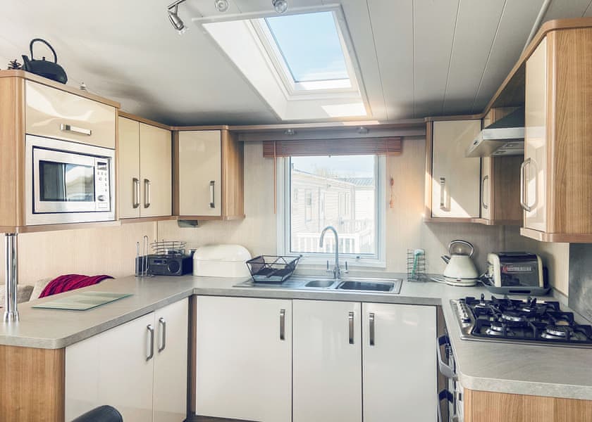 Typical | Platinum 4 + 2 - Whitehouse Holiday Park, Towyn