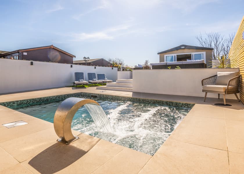 WOW Lodge - Whitehouse Holiday Park, Towyn