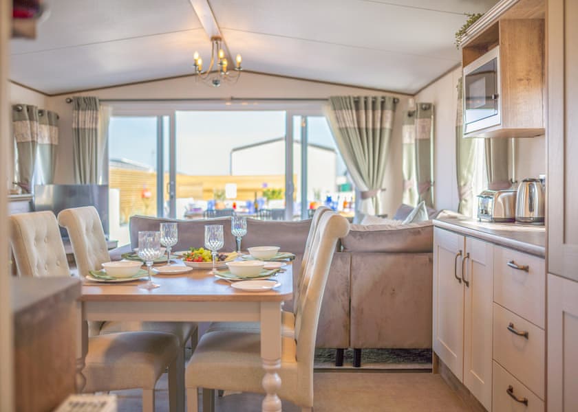 WOW Lodge - Whitehouse Holiday Park, Towyn