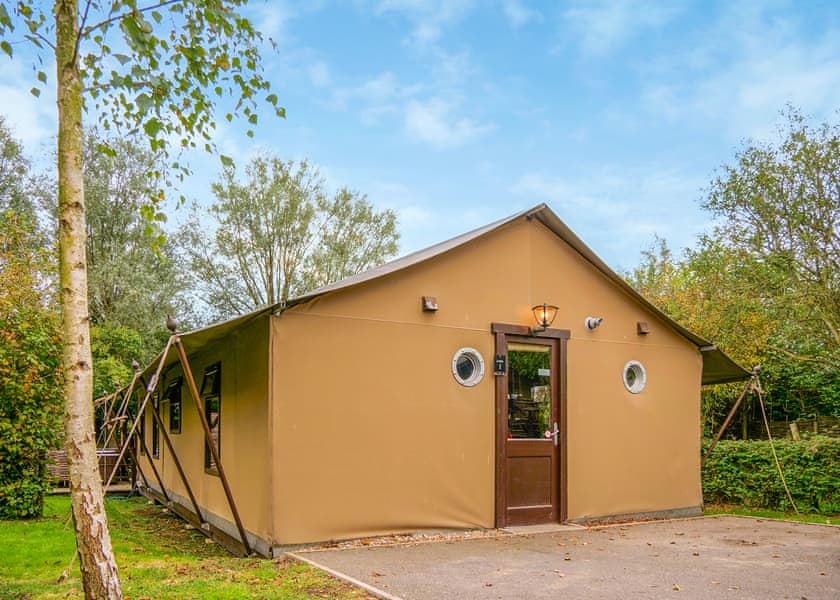 Deluxe Safari Lodge 3 - Bowleaze Cove Holiday Park & Spa, Weymouth