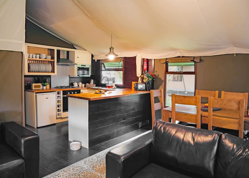 Deluxe Safari Lodge 3 - Bowleaze Cove Holiday Park & Spa, Weymouth