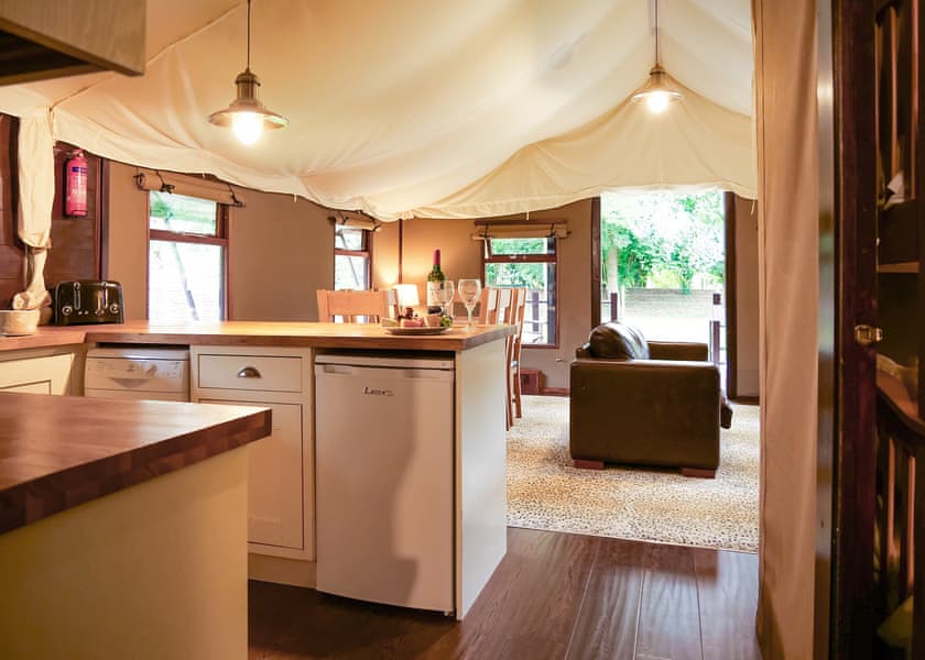 Deluxe Safari Lodge 3 - Bowleaze Cove Holiday Park & Spa, Weymouth