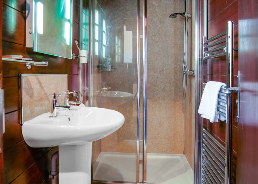 Deluxe Safari Lodge 3 - Bowleaze Cove Holiday Park & Spa, Weymouth