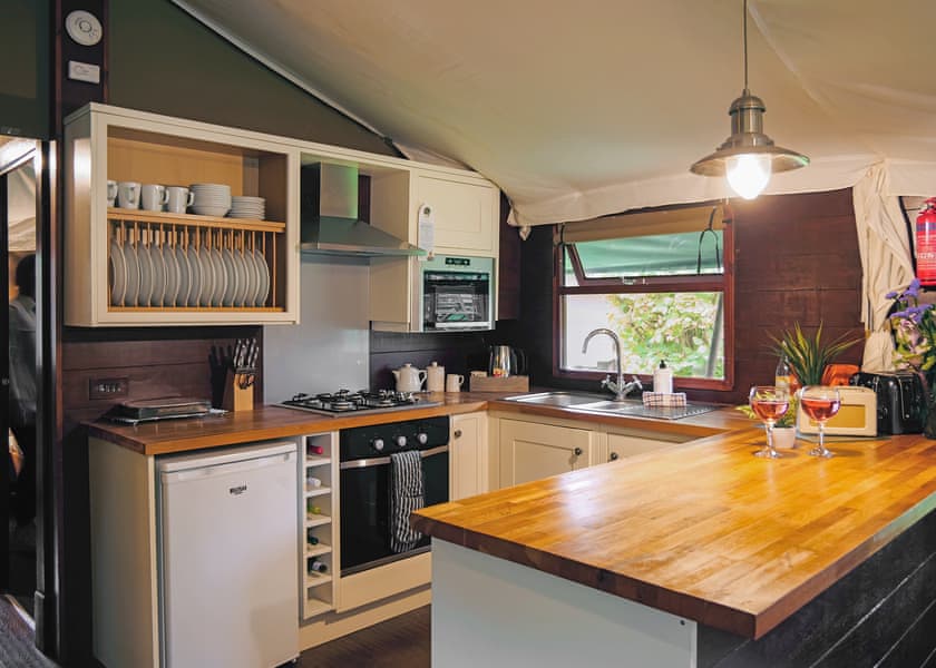 Deluxe Safari Lodge 3 (Pet Friendly) - Bowleaze Cove Holiday Park & Spa, Weymouth