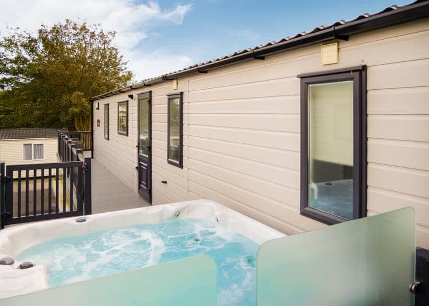 Signature 2 Bedroom with Hot Tub (Dog Friendly) - Bowleaze Cove Holiday Park & Spa, Weymouth