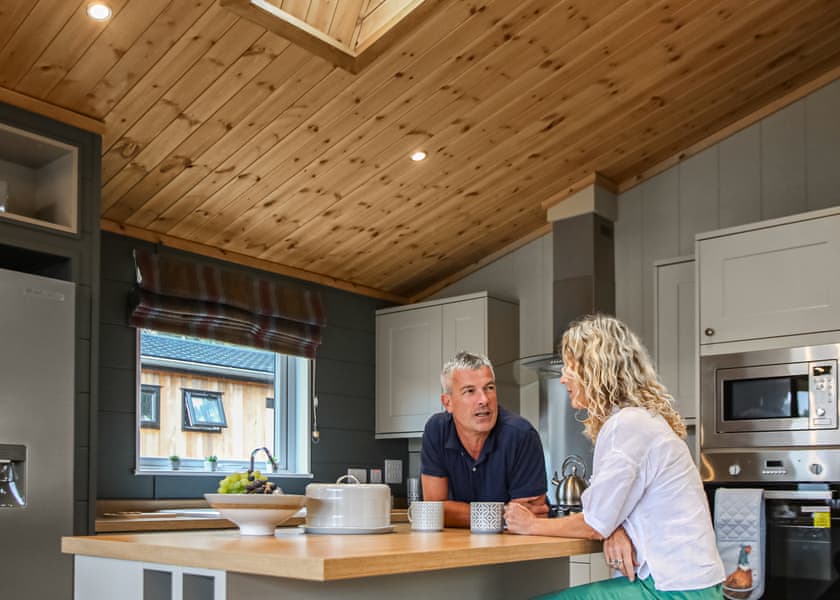 Cove Lodge 3 3 Bedroom Lodge with Hot Tub - Bowleaze Cove Holiday Park & Spa, Weymouth