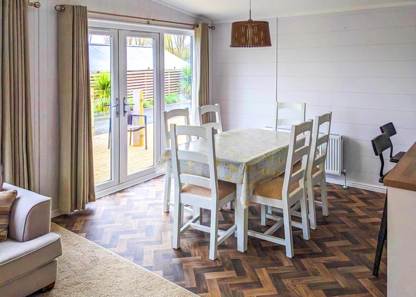 Cove Lodge 09 3 Bed Lodge with Hot Tub - Bowleaze Cove Holiday Park & Spa, Weymouth