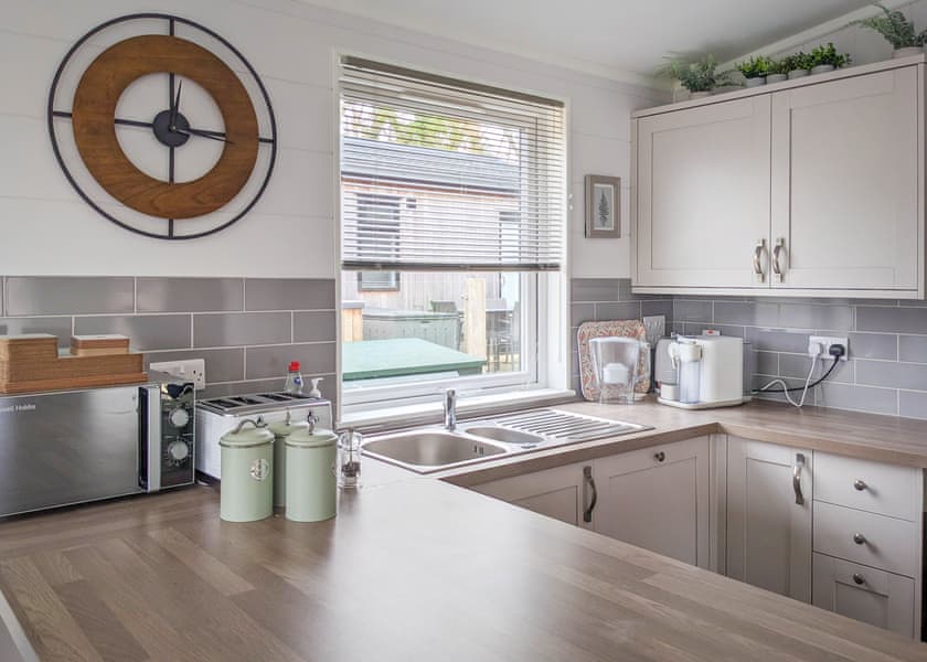 Cove Lodge 09 3 Bed Lodge with Hot Tub - Bowleaze Cove Holiday Park & Spa, Weymouth