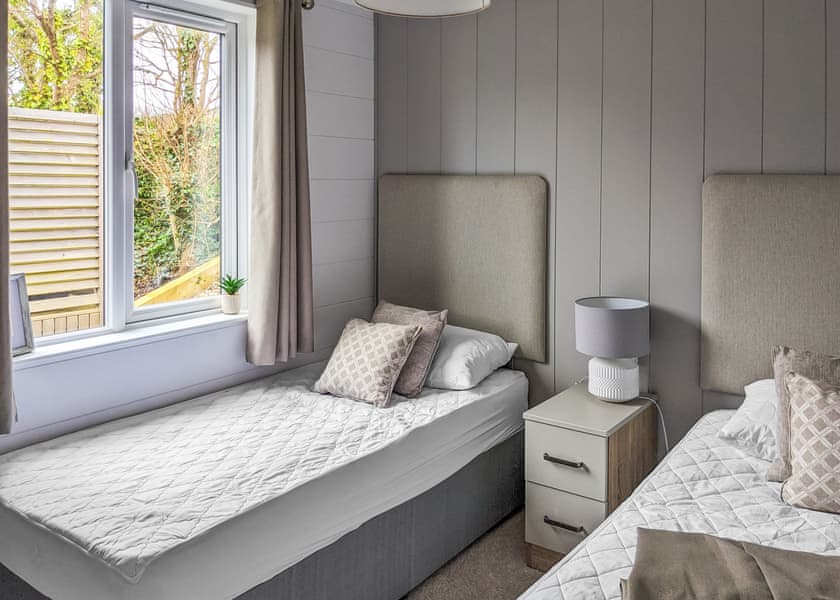 Cove Lodge 09 3 Bed Lodge with Hot Tub - Bowleaze Cove Holiday Park & Spa, Weymouth