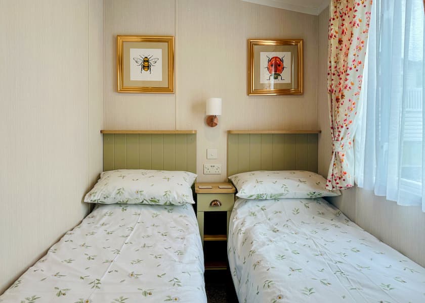 Deluxe 2 Sleeps 4 (Dog Friendly) - Bowleaze Cove Holiday Park & Spa, Weymouth