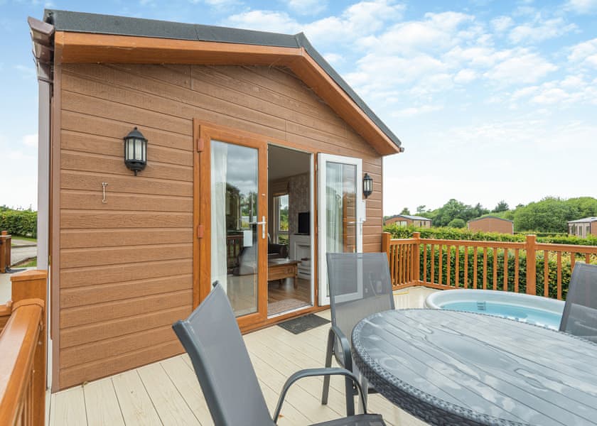 Oak Place Partial Lake View - Wigmore Lakes Lodges, Wattleborough, Nr Shrewsbury